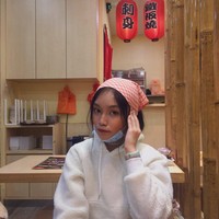 Qis pun menjelaskan bahwa dirinya tak menyangka jika transformasi fotonya itu jadi viral di Twitter. Tak sedikit netizen mengungkapkan jika pria yang pernah menolaknya tentu akan menyesal. Foto: Twitter