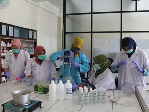 UMM Bagi-bagi Ratusan Hand Sanitizer Bikinan Mahasiswa
