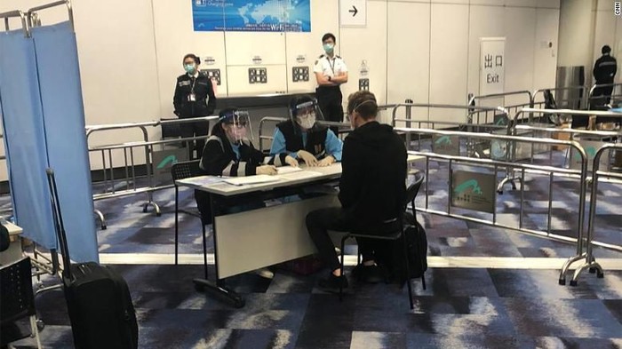 Corona di Bandara Hong Kong dan Tokyo