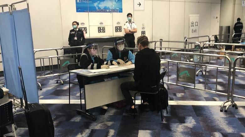Corona di Bandara Hong Kong dan Tokyo