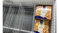 Di Prancis meski semua bahan makanan habis diburu orang-orang di supermarket, tapi produk pizza beku dengan topping nanas ini tidak disentuh sama sekali oleh pengunjung. Foto: Istimewa