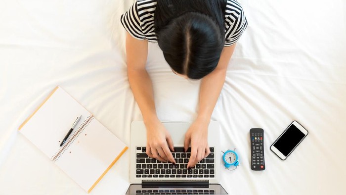 945398098 Caucasian girl working on computer laptop
***These are our own 3D generic designs. They do not infringe on any copyrighted designs.***