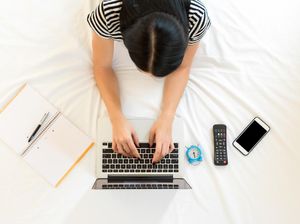 Catat! Ini Efek Samping Terlalu Sering WFH di Atas Tempat Tidur
