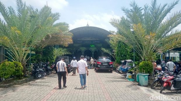 Suasana Salat Jumat di Masjid Jami' Purworejo Siang Ini