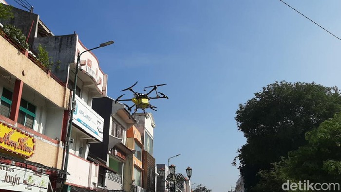 Penyemprotan Disinfektan di Malioboro