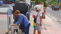 Warga tampak antusias menggunakan fasilitas ini dan menerapkan pola hidup sehat guna memutus rantai penyebaran virus Corona yang kini mengguncang dunia. Foto: dok. BUMN