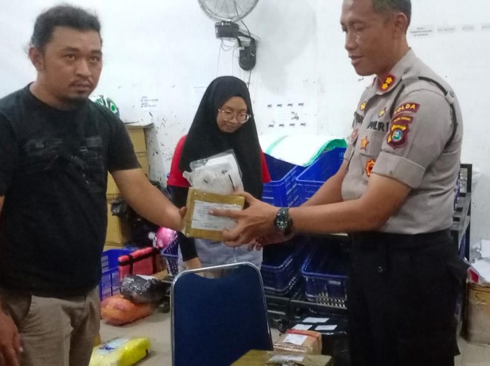 Polda Sultra gagalkan pengiriman masker N95