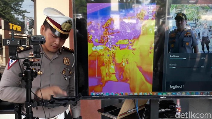 Polres Pasuruan Kota Pasang Body Thermal Camera
