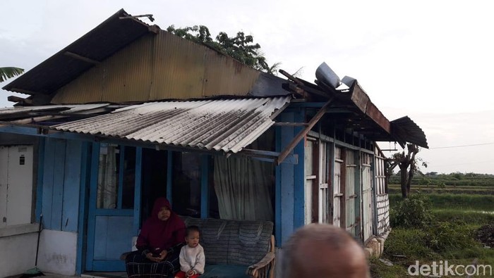 Puluhan Rumah Di 2 Desa Porak Poranda