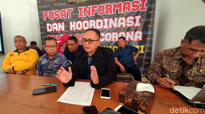 Ketua Harian Pusat Informasi dan Koordinasi Covid 19 Kabupaten Sukabumi Iyos Somantri