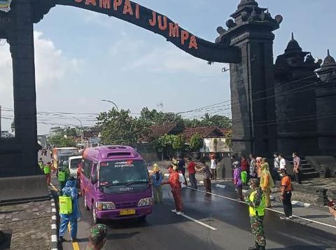 Pandemi Corona, Kendaraan Keluar-Masuk Magelang Disemport Disinfektan