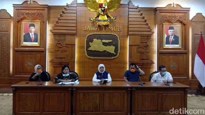 Gubernur Jawa Timur Khofifah jumpa pers di grahadi