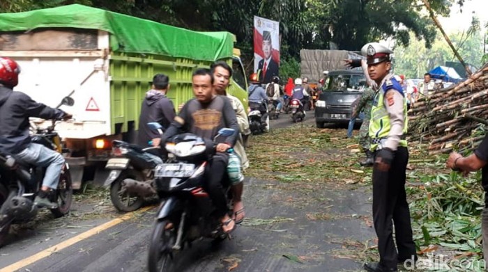longsor jalan sukabumi-bogor