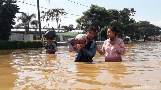 Banjir Kembali Rendam Dayeuhkolot Bandung, Warga Mengungsi