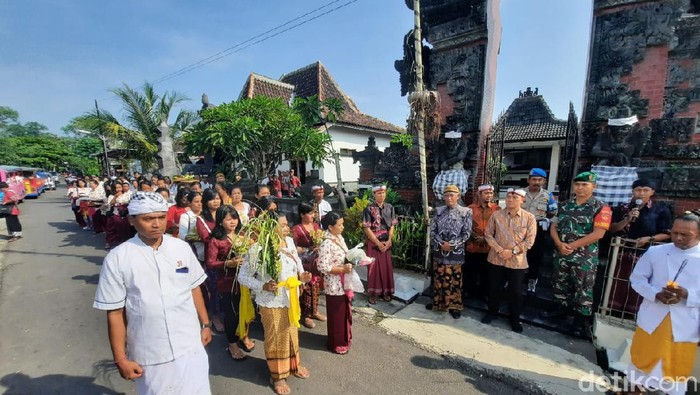 Prosesi ritual mendak tirta atau melasti umat Hindu di Boyolali, Sabtu (21/3/2020).