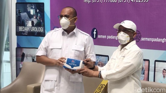 Andre Rosiade sumbangkan masker