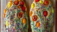 Tak hanya roti polos saja, Hannah P. berkreasi dengan ragam sayuran untuk dijadikan topping roti. Tentu saja ia menaruhnya dengan susunan yang artistik. Foto: Instagram blondieandrye