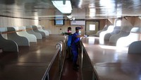 Kapal yang bersandar di Pelabuhan Jangkar juga disemprot disinfektan. Seperti diketahui, kantor Kesyahbandaran dan Otoritas Pelabuhan (KSOP) Kelas IV Panarukan melakukan pencegahan penyebaran virus corona (covid-19) dengan penyemprotan disinfektan, pemberian masker dan pembersih tangan bagi penumpang perantauan Pulau Raas, Sapudi, dan Kalianget Sumenep Madura yang pulang kampung dari Bali.