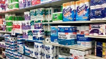 Hari Kamis beberapa minggu lalu stok tisu melimpah, sekarang stok kosong habis diborong orang. Foto: via Bored Panda