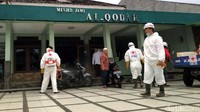 Sejak Selasa (17/3/2020) lalu hingga Sabtu (21/3/2020) kemarin ada puluhan titik yang telah disemprot cairan disinfektan oleh para relawan. Bukan hal yang mudah, karena disetiap kegiatan dan aktivitas mereka mengandung risiko juga di lapangan.