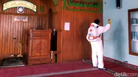 Setiap harinya paling sedikit ada 8 titik lokasi yang dijadikan sasaran penyemprotan dari pagi sampe sore berkeliling memberikan pelayanan secara gratis sekaligus memberikan ketenangan khususnya kepada warga kota sukabumi agar tidak panik dan tetap selalu waspada dan menerapkan pola hidup bersih dan sehat