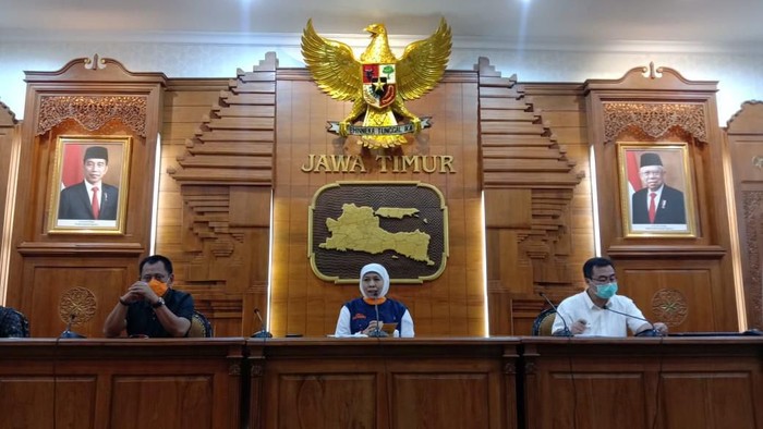 Gubernur Jawa Timur Khofifah jumpa pers di grahadi