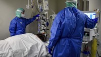Dampaknya kini semakin meluas akibat wabah Corona. Italia pun akhirnya telah menutup semua pabrik non-esensial atau yang tidak memproduksi kebutuhan pokok guna menekan penyebaran virus tersebut. Claudio Furlan/LaPresse via AP.