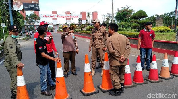 Pantai Pangandaran ditutup sejak pekan lalu