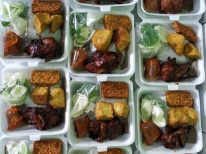 Gerakan Bagi Makanan Gratis Untuk Driver Ojol Bikin Netizen Terharu