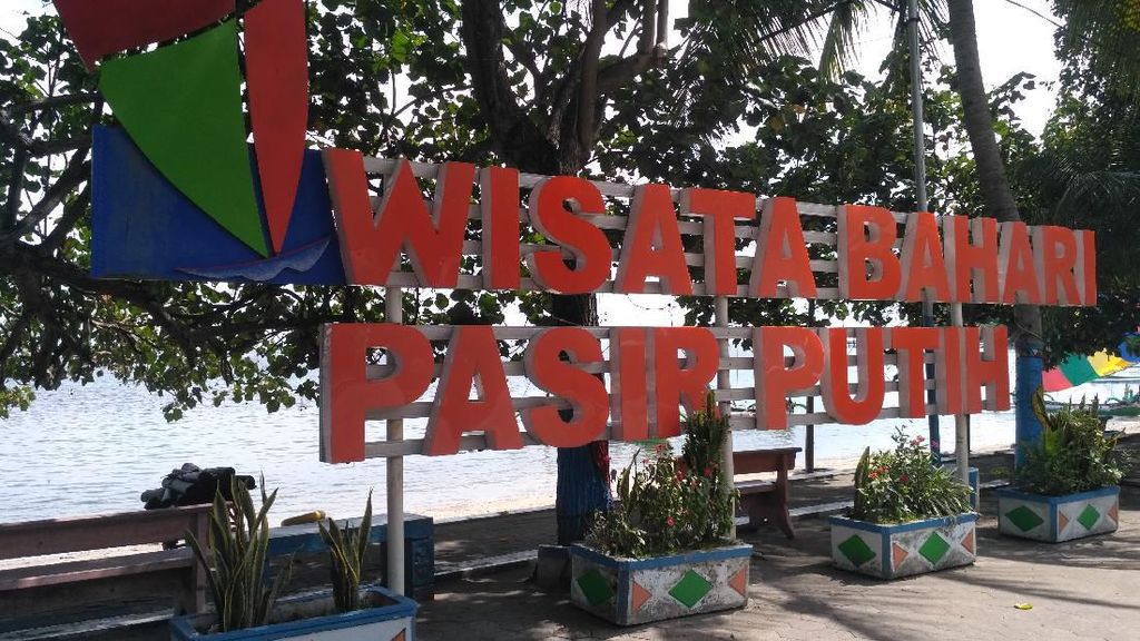 Wisata Bahari Pasir Putih di Situbondo Sepi Pengunjung Meski Tak Ditutup