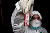 Lockdown vs Tes Cepat, Lebih Ampuh Mana Atasi Corona?