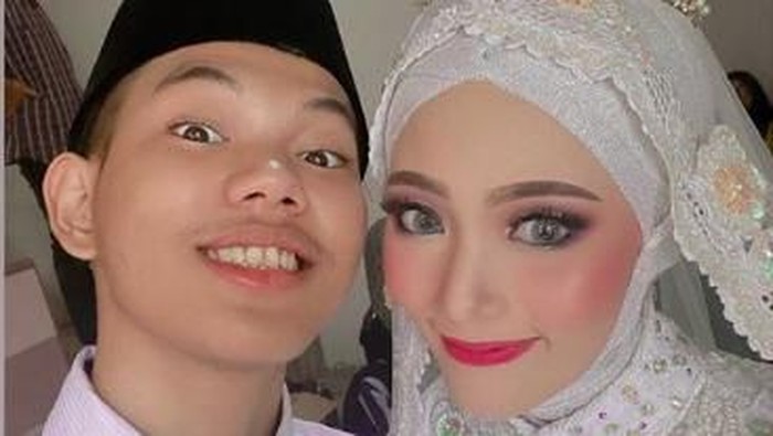 Tegar Septian dan istrinya