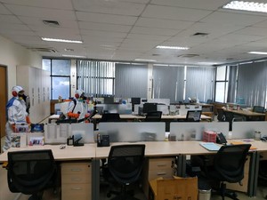 Cegah COVID-19, Pertamina Semprot Disinfektan di Area Kantor MOR VII