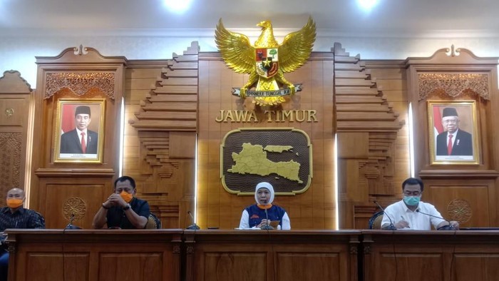 Gubernur Jawa Timur Khofifah jumpa pers di grahadi
