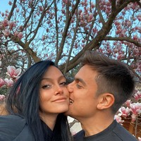 Paulo Dybala yang merupakan penyerang Juventus itu menyampaikan kabar bahwa dia dan kekasihnya Oriana Sabatini terinfeksi virus Corona melalui akun Instagramnya Minggu (22/3/2020). Foto: Dok. Instagram