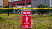 Setelah 7 hari beroperasi atau tanggal 31 Maret 2020, pasien yang telah masuk ke RSCD Wisma Atlet sebanyak 413 orang. Sekitar satu bulan setelah kasus pertama COVID-19 diumumkan, tepatnya pada Kamis (9/4/2020), sebanyak tiga tower di Wisma Atlet Kemayoran dialihkan lagi fungsinya sebagai fasilitas penanganan virus Corona (COVID-19). Sehingga, total ada 7 tower di Wisma Atlet Kemayoran. ANTARA FOTO/GALIH PRADIPTA  