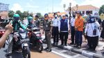 Disinfeksi Corona di Grahadi Sasar Para Pengemudi Ojol