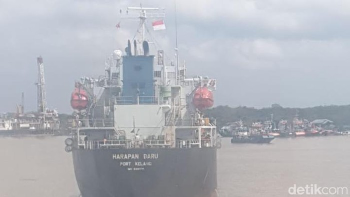 Kapal Aspal Berbendera Malaysia Dilarang Sandar di Samarinda