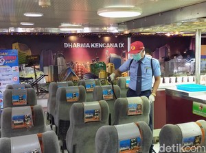 Kapal di Selat Bali Disemprot Disinfektan Setiap Usai Angkut Penumpang