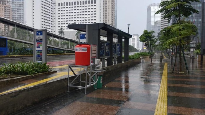 Wastafel portabel di ruang publik di Jakarta