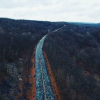 Begini penampakan saat jalan raya yang diabaikan saat diambil dari jauh. Terlihat keren dan indah ya? Bagaimana menurutmu? Foto: Instagram @havecamera_willtravel