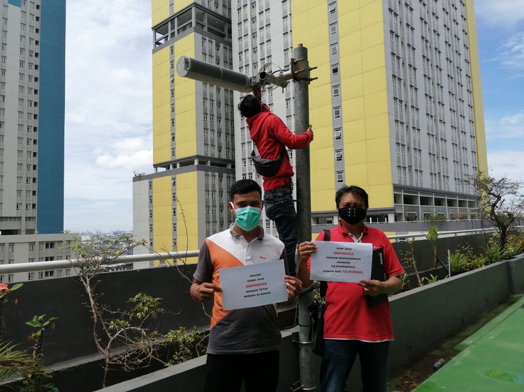 Telkomsel memperkuat kapasitas dan kualitas jaringan broabdband di tiga lokasi Rumah Sakit Darurat Khusus penanganan pasien Corona.