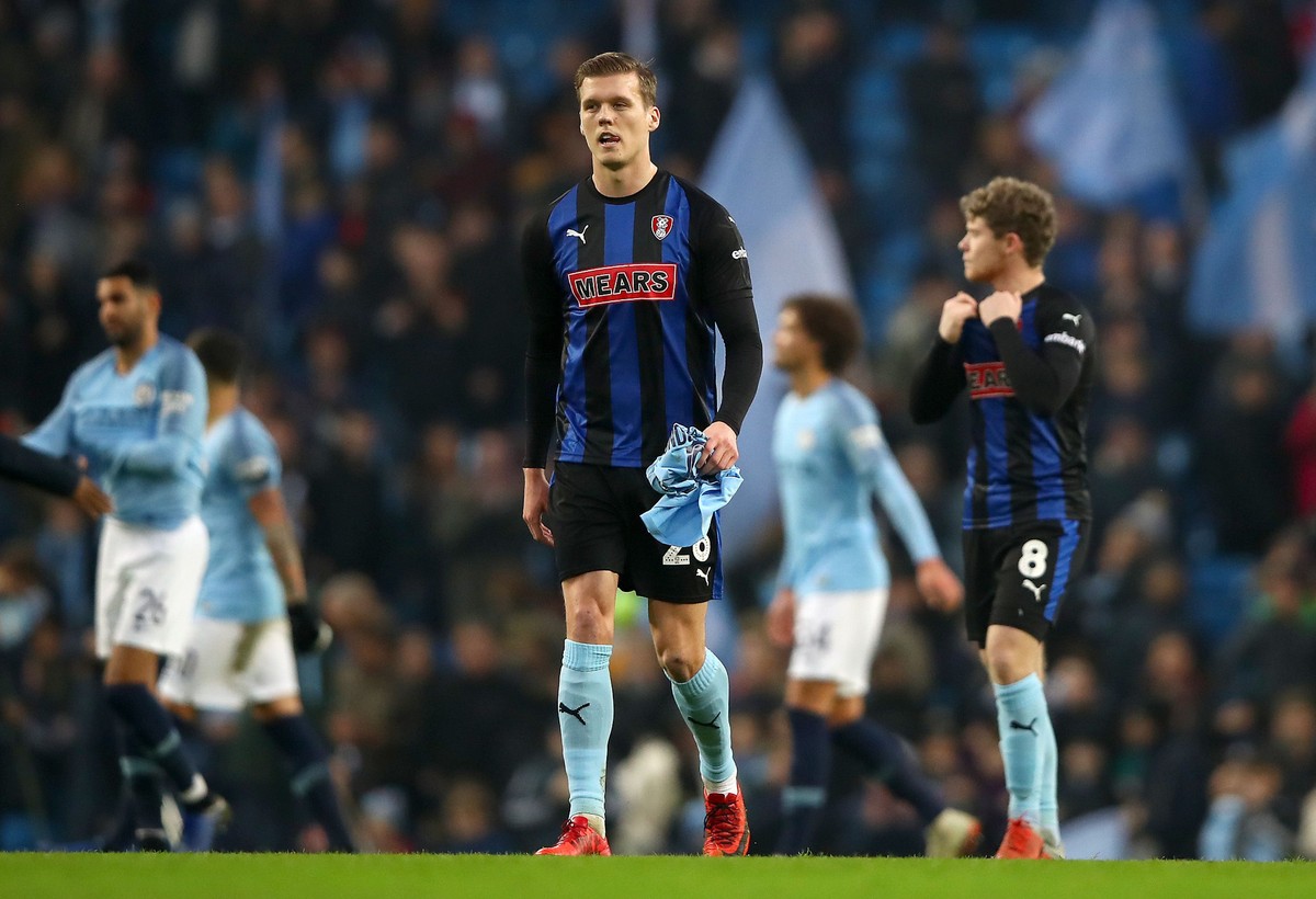 Lagi di Restoran, Pemain Bola Ini Dinyatakan Positif Corona (Getty Images/Clive Brunskill)