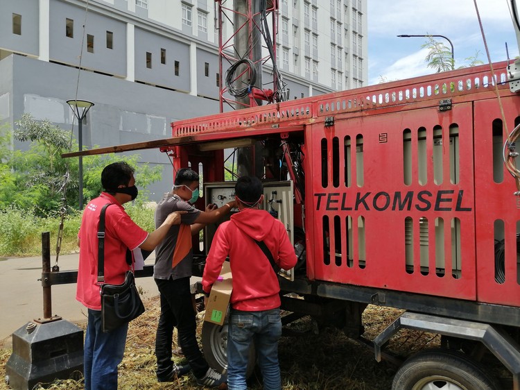 Telkomsel memperkuat kapasitas dan kualitas jaringan broabdband di tiga lokasi Rumah Sakit Darurat Khusus penanganan pasien Corona.