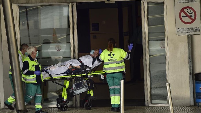 Jumlah kematian akibat virus corona di Spanyol telah bertambah menjadi 2.182 orang. Hari ini dalam 24 jam korban meninggal mencapai 462 orang.