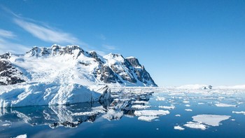 Pada tahun ketika suhu di Antartika naik hingga 20.75 derajat Celcius untuk pertama kalinya. Ia berharap foto-fotonya akan membantu mengingatkan orang akan perubahan iklim yang sungguh nyata terjadi. Foto: Manfredi Gioacchin via Petapixel