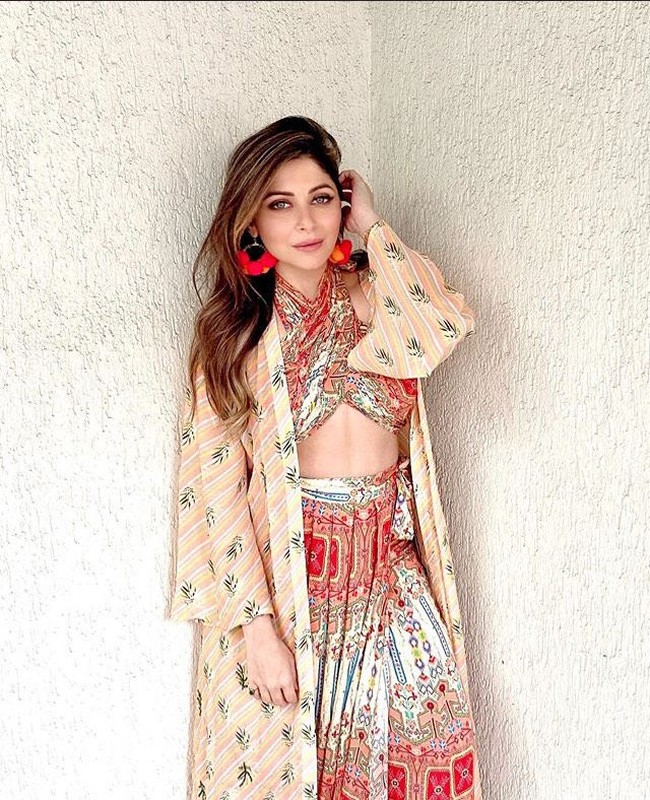 Kanika Kapoor cukup populer di industri musik India. Melalui karier menyanyinya, ia telah menerima penghargaan Filmfare. Namanya pun terkenal karena beberpa lagu hitnya berjudul Baby Doll dan Desi Look. Foto: Instagram @kanika4kapoor