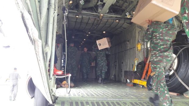 Pesawat TNI Kirim 60 Ribu APD dari Bandung ke Jatim, Yogya dan Bali