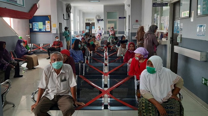Puskesmas Surabaya Terapkan Social Distancing Tempat Puskesmas Surabaya Terapkan Social Distancing Tempat