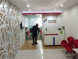 Anak Usaha Pertamina Sterilkan Kantor dengan Semprot Disinfektan